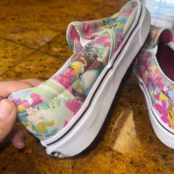 Vans x Disney Alice in Wonderland slides 8.5 Men/10.5 W - Picture 9 of 11